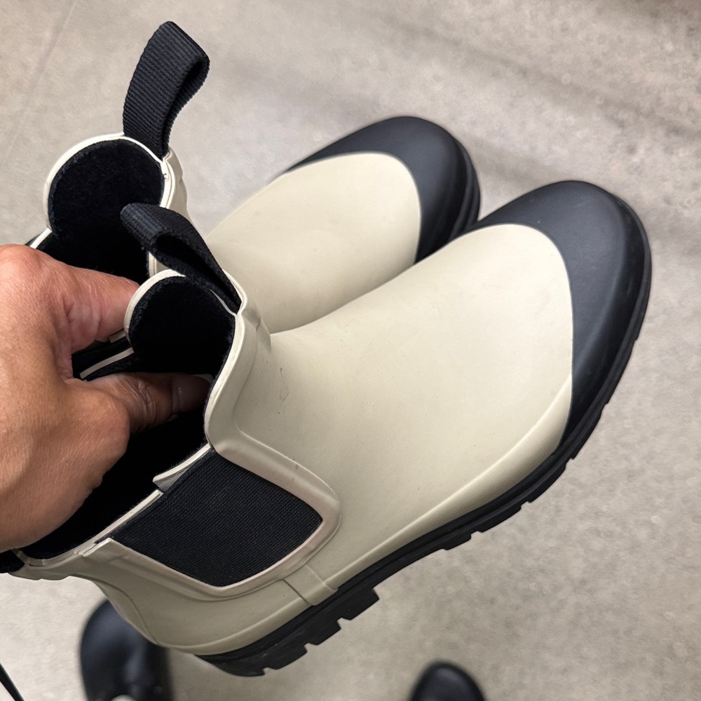 Everlane Cream and Black Chelsea Rain Boots